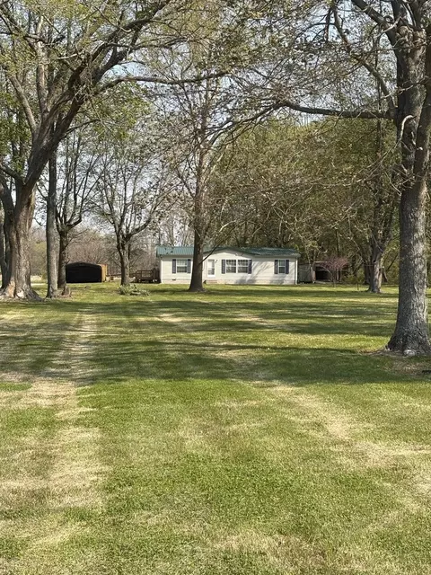 Exterior - 15662 E Nolan Rd, Mount Vernon, IL 62864 photo 3 of 15