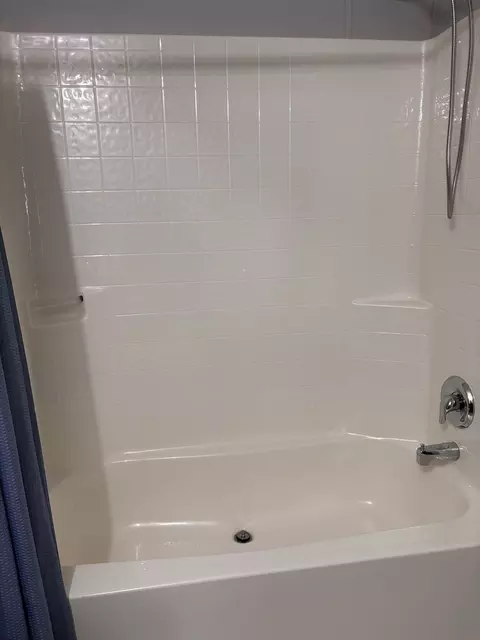 Bath - 15662 E Nolan Rd, Mount Vernon, IL 62864 photo 5 of 6