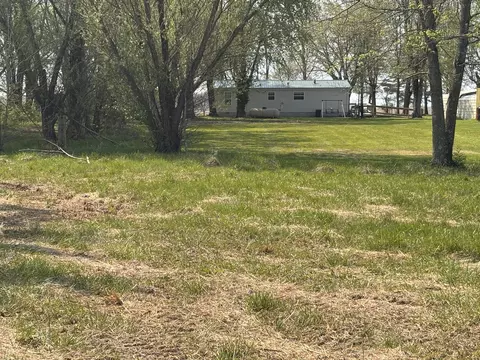 Exterior - 15662 E Nolan Rd, Mount Vernon, IL 62864 photo 15 of 15