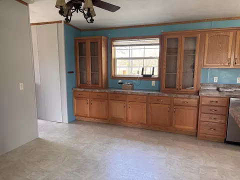 Kitchen - 15662 E Nolan Rd, Mount Vernon, IL 62864 photo 2 of 3