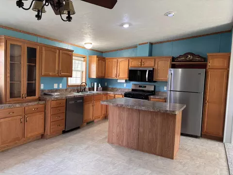 Kitchen - 15662 E Nolan Rd, Mount Vernon, IL 62864 photo 1 of 3