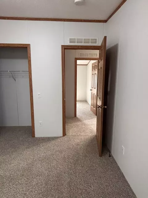 Bedroom - 15662 E Nolan Rd, Mount Vernon, IL 62864 photo 3 of 5