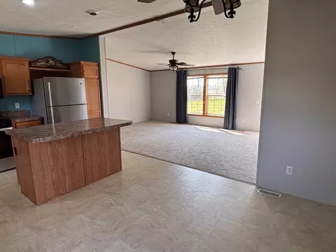 Living - 15662 E Nolan Rd, Mount Vernon, IL 62864 photo 4 of 4