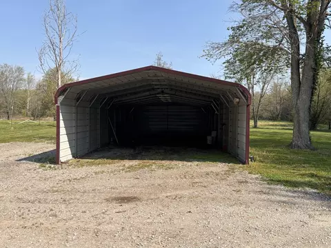 Exterior - 15662 E Nolan Rd, Mount Vernon, IL 62864 photo 5 of 15