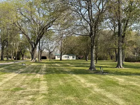 Exterior - 15662 E Nolan Rd, Mount Vernon, IL 62864 photo 2 of 15