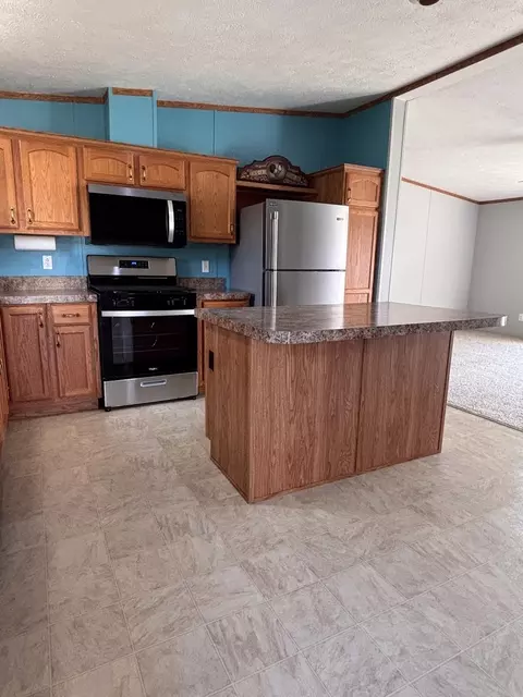 Kitchen - 15662 E Nolan Rd, Mount Vernon, IL 62864 photo 3 of 3