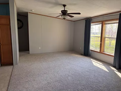 Living - 15662 E Nolan Rd, Mount Vernon, IL 62864 photo 2 of 4