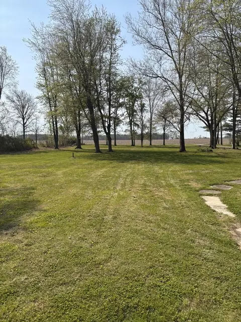 Exterior - 15662 E Nolan Rd, Mount Vernon, IL 62864 photo 8 of 15