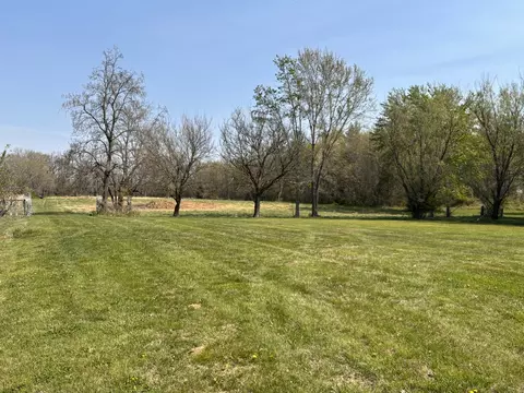 Exterior - 15662 E Nolan Rd, Mount Vernon, IL 62864 photo 13 of 15