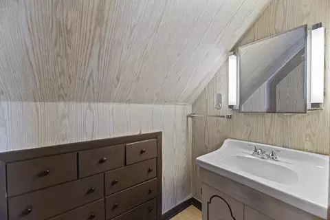 Bath - 17714 Burnham Ave, Lansing, IL 60438 photo 2 of 2