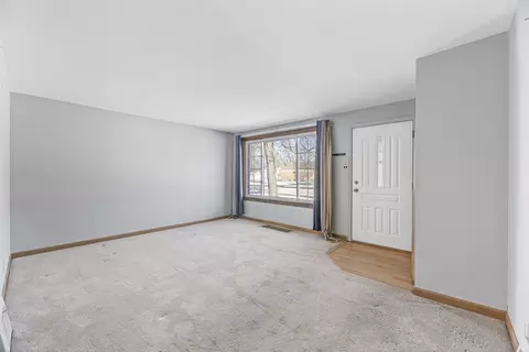 Living - 17714 Burnham Ave, Lansing, IL 60438 photo 3 of 3