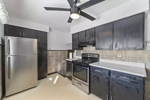 Kitchen - 17714 Burnham Ave, Lansing, IL 60438 photo 1 of 3