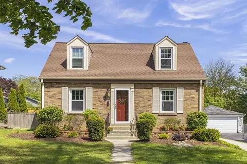 919 N President St, Wheaton, IL 60187