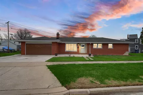 131 Village Dr, Northlake, IL 60164