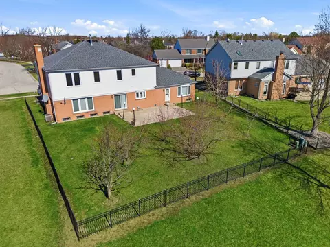 View/Area - 681 Castlerea Ln, Des Plaines, IL 60016 photo 4 of 5