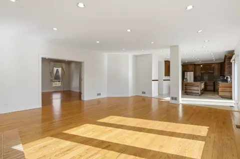 Living - 681 Castlerea Ln, Des Plaines, IL 60016 photo 6 of 9