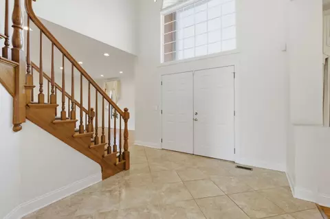Entry Way - 681 Castlerea Ln, Des Plaines, IL 60016 photo 2 of 2