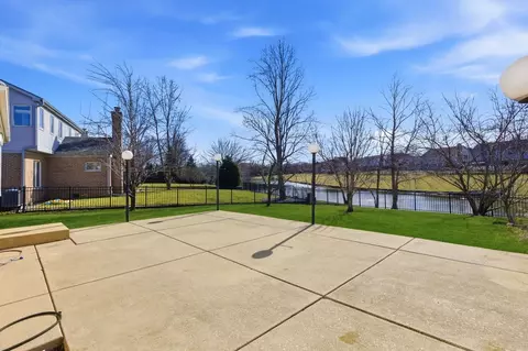 Exterior - 681 Castlerea Ln, Des Plaines, IL 60016 photo 2 of 4