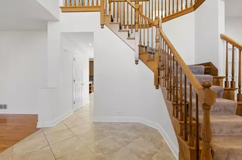 Entry Way - 681 Castlerea Ln, Des Plaines, IL 60016 photo 1 of 2