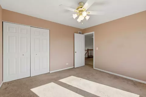 Bedroom - 681 Castlerea Ln, Des Plaines, IL 60016 photo 3 of 8