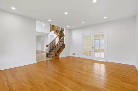 Living - 681 Castlerea Ln, Des Plaines, IL 60016 photo 3 of 9