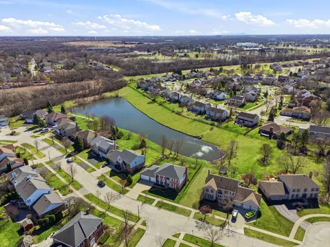 View/Area - 681 Castlerea Ln, Des Plaines, IL 60016 photo 2 of 5