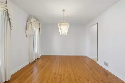 Living - 681 Castlerea Ln, Des Plaines, IL 60016 photo 1 of 9