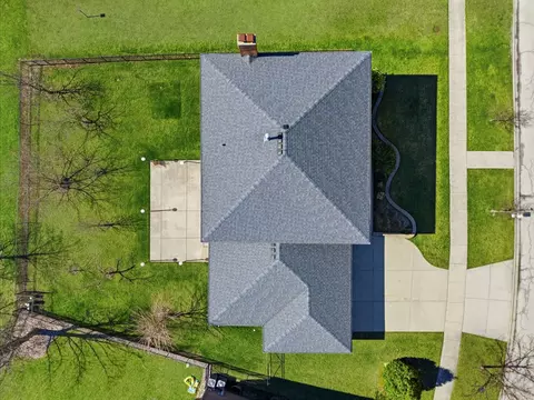 View/Area - 681 Castlerea Ln, Des Plaines, IL 60016 photo 3 of 5