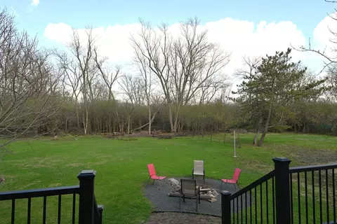 Exterior - 175 Lagoon Dr, Northfield, IL 60093 photo 3 of 3