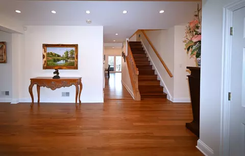 Entry Way - 175 Lagoon Dr, Northfield, IL 60093 photo 3 of 6