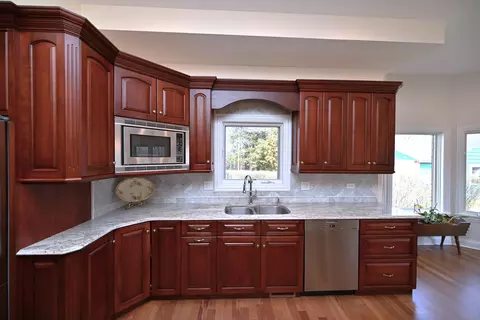 Kitchen - 175 Lagoon Dr, Northfield, IL 60093 photo 5 of 7