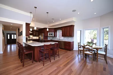 Kitchen - 175 Lagoon Dr, Northfield, IL 60093 photo 6 of 7