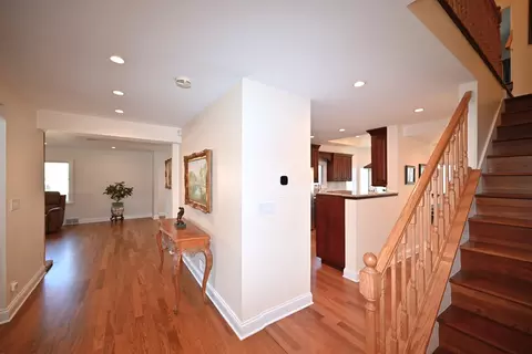 Entry Way - 175 Lagoon Dr, Northfield, IL 60093 photo 4 of 6
