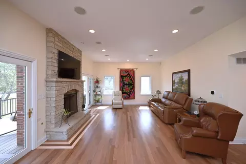 Living - 175 Lagoon Dr, Northfield, IL 60093 photo 5 of 5