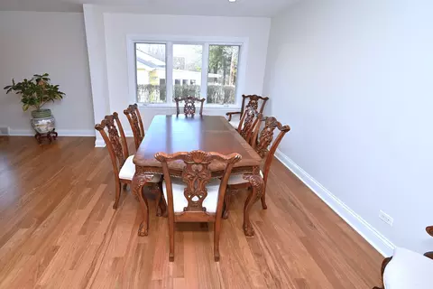 Dining - 175 Lagoon Dr, Northfield, IL 60093 photo 2 of 4