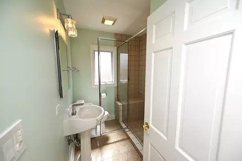 Bath - 175 Lagoon Dr, Northfield, IL 60093 photo 5 of 5