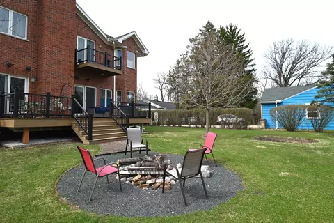 Exterior - 175 Lagoon Dr, Northfield, IL 60093 photo 2 of 3
