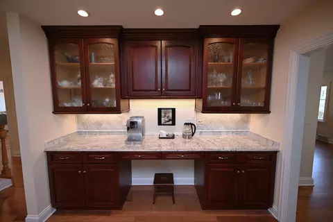 Kitchen - 175 Lagoon Dr, Northfield, IL 60093 photo 1 of 7