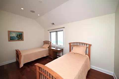 Bedroom - 175 Lagoon Dr, Northfield, IL 60093 photo 6 of 7