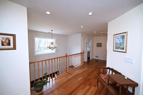 Entry Way - 175 Lagoon Dr, Northfield, IL 60093 photo 5 of 6