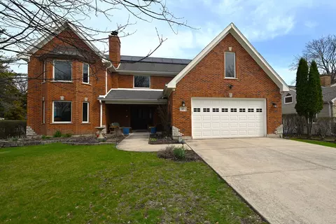 175 Lagoon Dr, Northfield, IL 60093