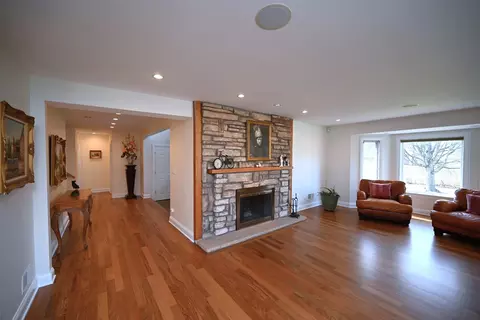Living - 175 Lagoon Dr, Northfield, IL 60093 photo 1 of 5