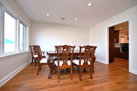 Dining - 175 Lagoon Dr, Northfield, IL 60093 photo 3 of 4