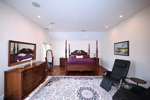 Bedroom - 175 Lagoon Dr, Northfield, IL 60093 photo 2 of 7