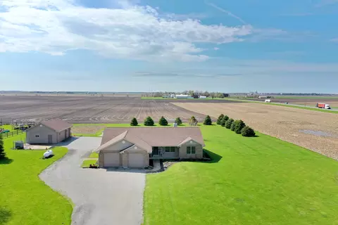 13042 E 10500n Rd, Grant Park, IL 60940
