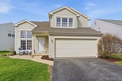 620 Green Meadow Ln, Geneva, IL 60134