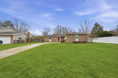 2011 Brentwood Ln E, Wheaton, IL 60189
