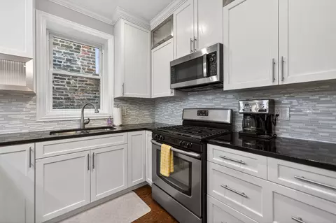 Kitchen - 1502 N Artesian Ave #1, Chicago, IL 60622 photo 6 of 7