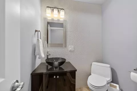 Bath - 1502 N Artesian Ave #1, Chicago, IL 60622 photo 1 of 6