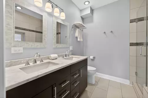 Bath - 1502 N Artesian Ave #1, Chicago, IL 60622 photo 2 of 6